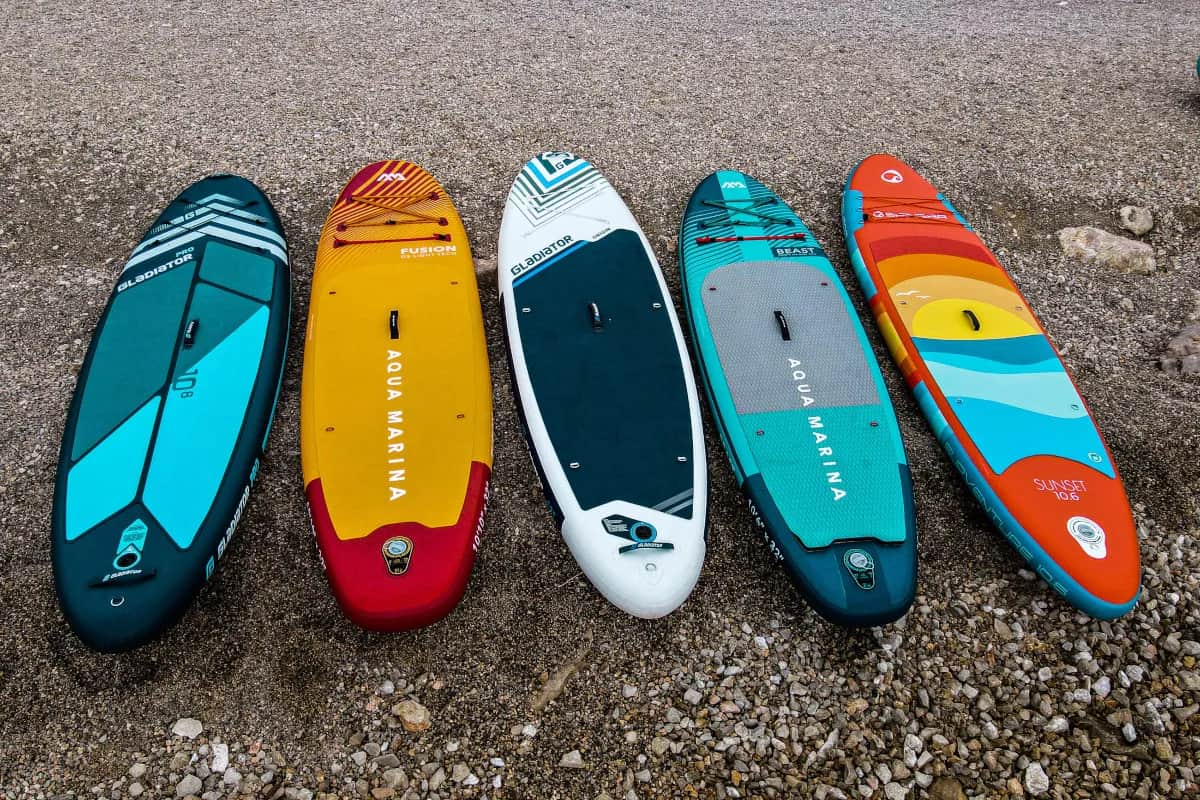 Jaka deska do pływania? Wybierz idealną dla siebie (dziecka i dorosłego)