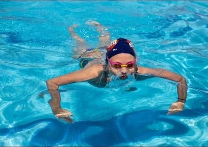 Naucz się żabki z głową nad wodą: poradnik krok po kroku